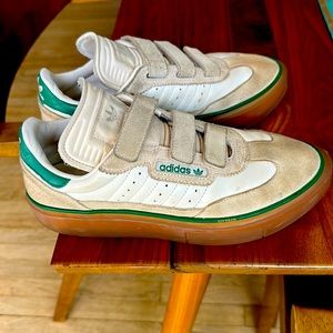 adidas x Ivy Park (beyonce) Super Sleek - Women's
Color: White/Gum 
Size: 08.0